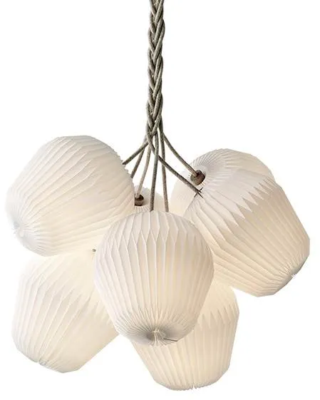 Le Klint THE BOUQUET XL -kattokruunu, jossa on 7 vakiovarjostinta